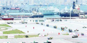 الفريق أسامة عسكر يتفقد أحد الأنشطة التدريبية بالقوات البحرية