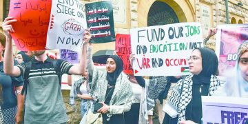 الأهلى يقترب من التجديد للقائد «معلول»