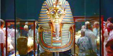 الأهلى يقترب من التجديد للقائد «معلول»