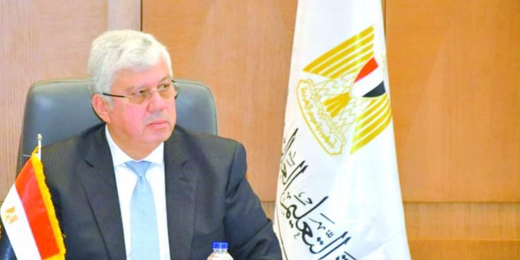 الأهلى يقترب من التجديد للقائد «معلول»