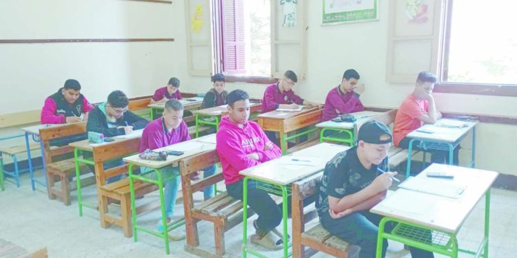 فرق لمكافحة الغش الإلكترونى فى الإعدادية 1 - جريدة الجمهورية الأهلى يسعى لتجديد عقد معلول