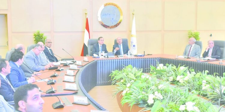 وزيرا النقل والبترول .. محطة للتسهيلات البحرية للغاز فى «الدخيلة» 1 - جريدة الجمهورية الزمالك يسدد غرامة روى أجواش.. ويخاطب «بو طيب»