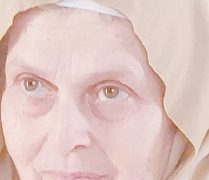 «زينب» تكتب القرآن بخط يدها مرتين