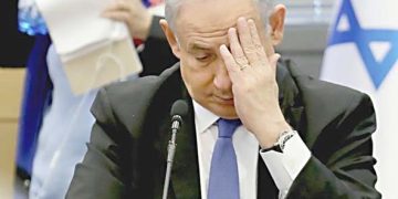 فى محاولته الأخيرة للبقاء فى المشهد