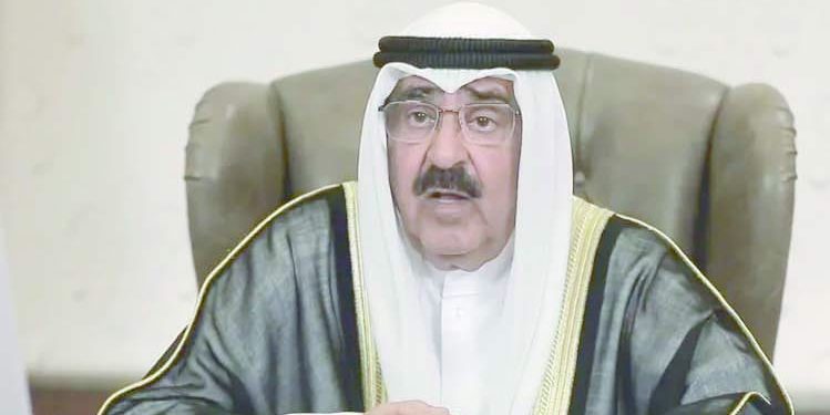 أمير الكويت يعلن حل مجلس الأمة ووقف العمل ببعض  مواد الدستور 