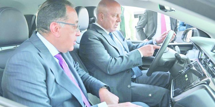 «تاكسى العاصمة الكهربائى».. خدمة نظيفة وآمنة للمواطنين 