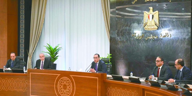 رئيس الوزراء.. فى مؤتمر صحفى: رفع سعر الخبز المدعم إلى 20 قرشًا.. بدءًا من أول يونيو