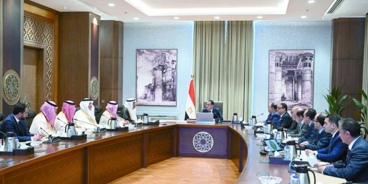 مدبولى .. خلال لقائه عدداً من مسئولى المملكة : حريصون على دفع التعاون المشترك نحو آفاق أرحب.. بمختلف المجالات