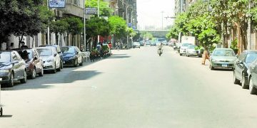 القاهرة تخلو من المارة فى الظهيرة.. والتزام بتحذيرات الأرصاد