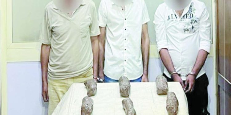 12 كيلو «أفيون» للمصيف فى كمين المباحث بالعامرية 1 - جريدة الجمهورية 12 كيلو «أفيون» للمصيف فى كمين المباحث بالعامرية