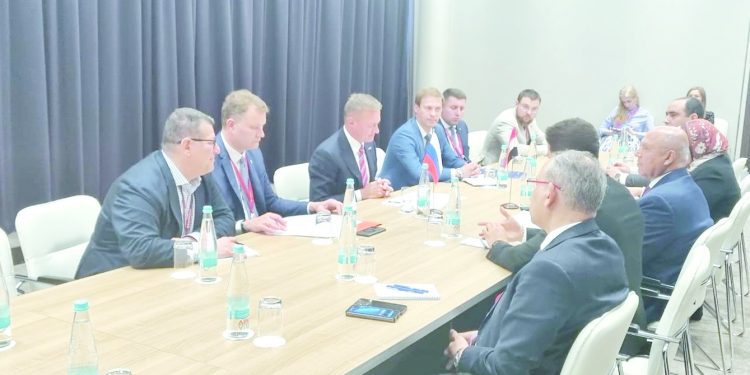 الوزير.. فى «بطرسبورج»:تعاون «مصرى - صينى - رورسى» لتوطين صناعة النقل.. ومع الإمارات فى تداول الحاويات 1 - جريدة الجمهورية الوزير.. فى «بطرسبورج»:تعاون «مصرى – صينى – رورسى» لتوطين صناعة النقل.. ومع الإمارات فى تداول الحاويات