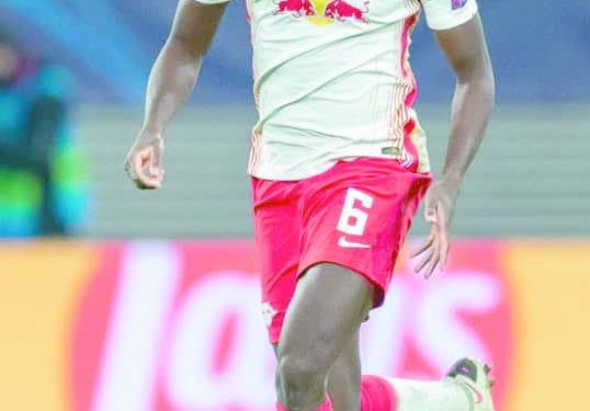 محاولة «أهلاوية» أخيرة لضم «كوناتيه»