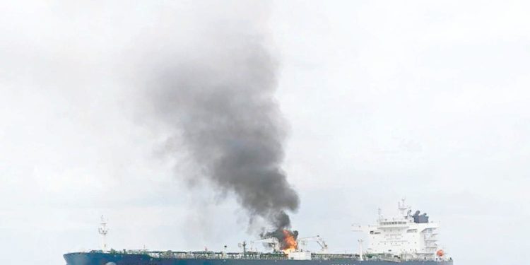 الزوارق المفخخه .. الخطر الأكبر على ملاحة البحر الأحمر