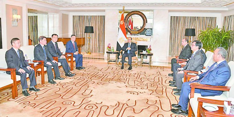 السيسى لرئيس «سيسك» الصينية.. على هامش زيارته لبكين 1 - جريدة الجمهورية السيسى لرئيس «سيسك» الصينية.. على هامش زيارته لبكين