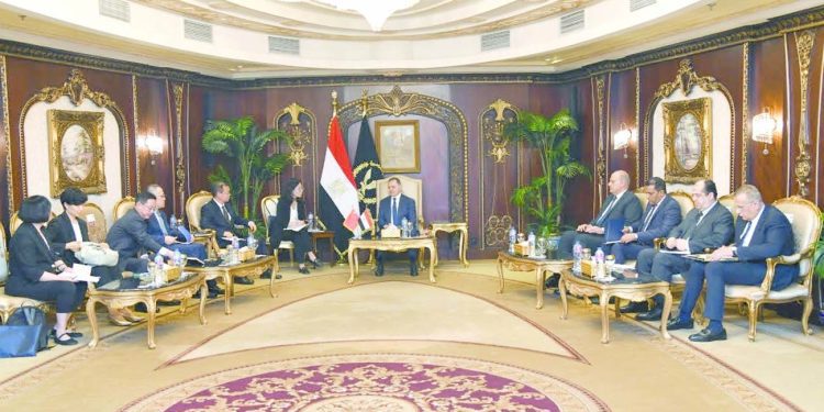 وزير الداخلية يبحث التعاون الأمنى مع وفد صينى