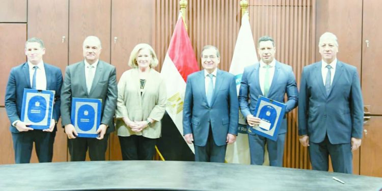 وزير البترول: استثمارات بريطانية جديدة 1 - جريدة الجمهورية 8 ملايين دولار للموافقة شروط «أهلاوية» لرحيل «عاشور»