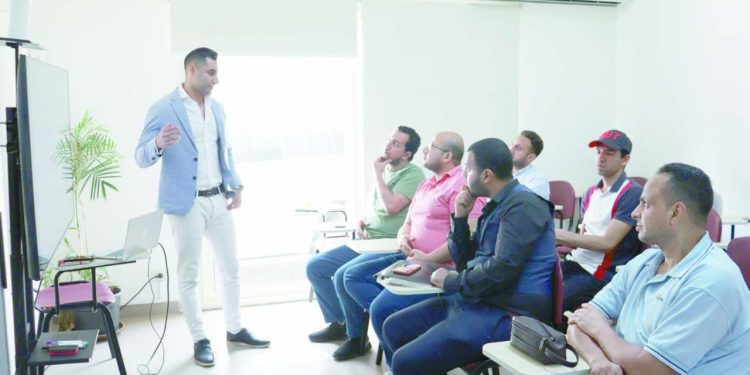 8 ملايين دولار للموافقة شروط «أهلاوية» لرحيل «عاشور»