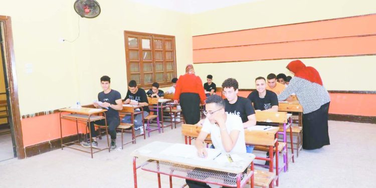 الزمالك ينفى التفاوض مع بن شرقى