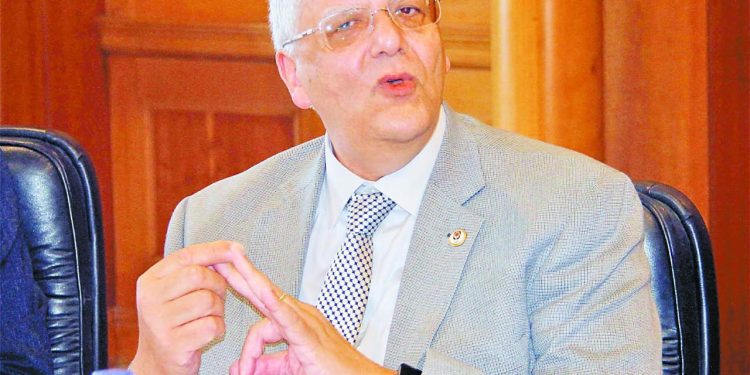 د.عمرو عدلى رئيس الجامعة المصرية ـ اليابانية فى «صالون الجمهورية»: نقل التكنولوجيا الحديثة لمصر.. مهمتنا 1 - جريدة الجمهورية «مستقبل» الفراعنة من قلب القارة «العجوز»