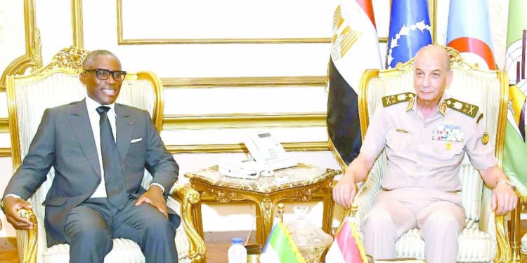 القائد العام يلتقى النائب الأول لرئيس جمهورية غينيا الإستوائية 1 - جريدة الجمهورية «مستقبل» الفراعنة من قلب القارة «العجوز»