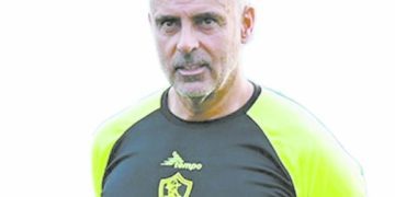 مدرب الزمالك يدعم أوباما ويرفض بن شرقى