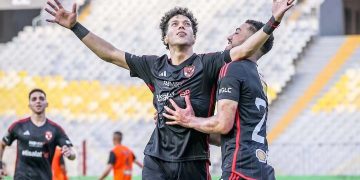 الأهلى يعبر فاركو بثنائية «عاشور»