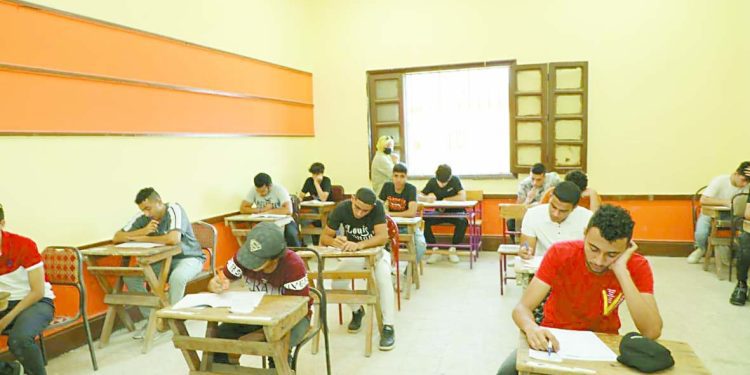 بدء امتحانات المواد الأساسية للثانوية: تسليم 1.5 مليون «بابل شيت» لمراكز التوزيع بالمحافظات