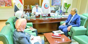 وزير الصحة يتابع الإستراتيجية الوطنية للسكان والتنمية