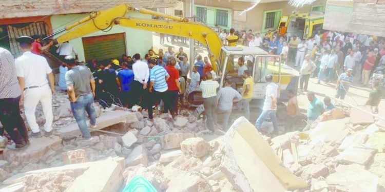 «الونش» أسقط منزل ميت غمر