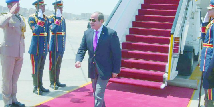 الرئيس السيسى يعود إلى أرض الوطن