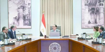 تنفيذاً لوعود الحكومة: مدبولى يناقش خطط وقف تخفيف أحمال الكهرباء وضبط الأسواق