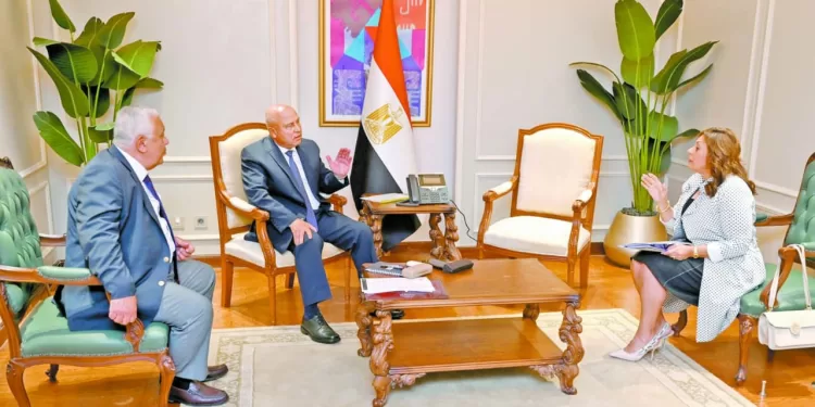 الوزير: تطوير «الملابس الجاهزة».. وتوطين السيارات 1 - جريدة الجمهورية الوزير: تطوير «الملابس الجاهزة».. وتوطين السيارات