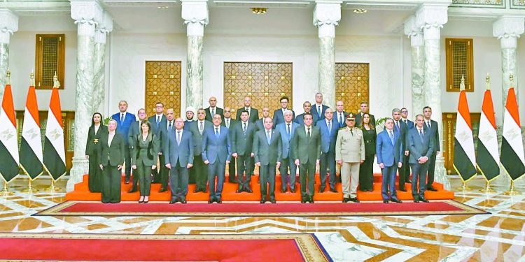 الوزراء عقب أداء اليمين الدستورية: تنفيذ تكليفات الرئيس..برنامج عمل الحكومة فى المرحلة القادمة 1 - جريدة الجمهورية الوزراء عقب أداء اليمين الدستورية: تنفيذ تكليفات الرئيس..برنامج عمل الحكومة فى المرحلة القادمة