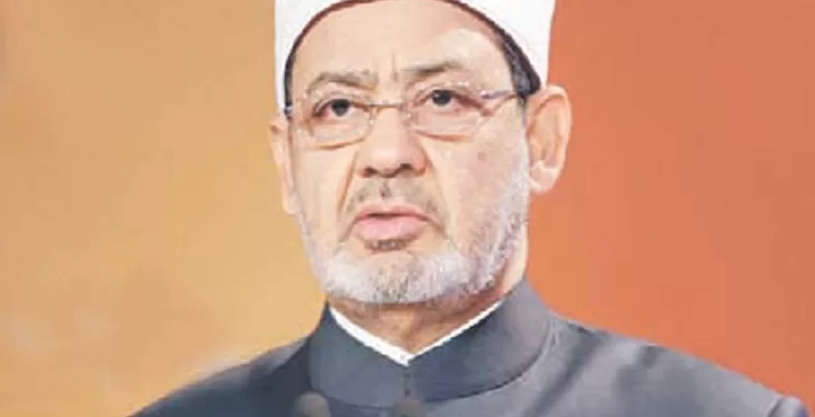 شيخ الأزهر يهدى «حافز التفوق القرآنى» لأوائل المسابقات.. ويعفيهم من المصروفات