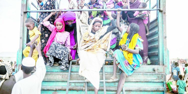 بعد أكثر من عام على القتال: الشعب يدفع ثمن الصراع.. والبلد تمزق بسبب الحرب 1 - جريدة الجمهورية بعد أكثر من عام على القتال: الشعب يدفع ثمن الصراع.. والبلد تمزق بسبب الحرب