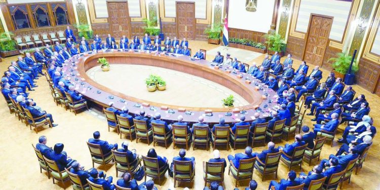 السيسى للحكومة والمحافظين الجدد:استكمال مسار الإصلاح الاقتصادى والأولوية للتخفيف عن المواطنين 1 - جريدة الجمهورية السيسى للحكومة والمحافظين الجدد:استكمال مسار الإصلاح الاقتصادى والأولوية للتخفيف عن المواطنين