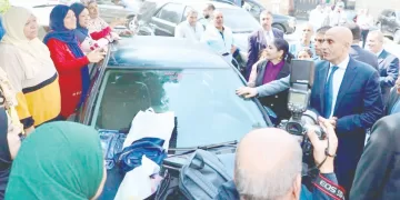 «زغاريد» أمام لجان الثانوية العامة: طلاب «العلوم» قهروا الجيولوجيا .. والفراغية هدية «الرياضيات».. وعلم النفس «فرحة الأدبى»