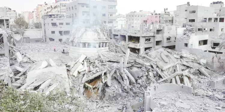 جثث الشهداء .. تغطى شوارع غزة