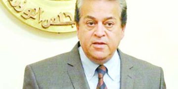 نائب رئيس الوزراء وزير الصحة.. لنوابه الثلاث:التواجد «بين المرضى».. بالمستشفيات والمراكز الصحية