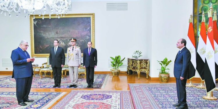 السيسى يشهد أداء اليمين لرئيسى مجلس الدولة والنيابة الإدارية