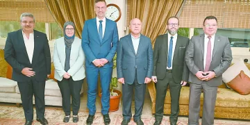 «الوزير» خلال لقائه ممثلى «ليونى مصر»: توفير مناخ ملائم لتوطين صناعة السيارات