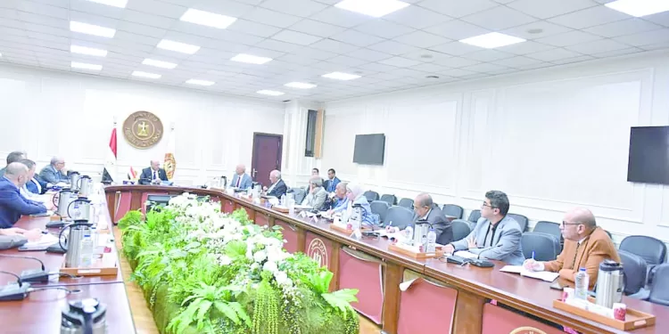 جبران فى اجتماعه مع «ابدأ»: رؤية موحدة للتدريب المهنى.. وآلية جديدة لإدارة وتطوير المراكز 1 - جريدة الجمهورية جبران فى اجتماعه مع «ابدأ»: رؤية موحدة للتدريب المهنى.. وآلية جديدة لإدارة وتطوير المراكز