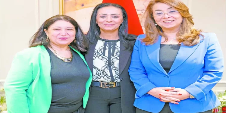 غادة ونيفين فى زيارة لوزيرة التضامن: الاستفادة من التجربة المصرية فى مكافحة الإدمان