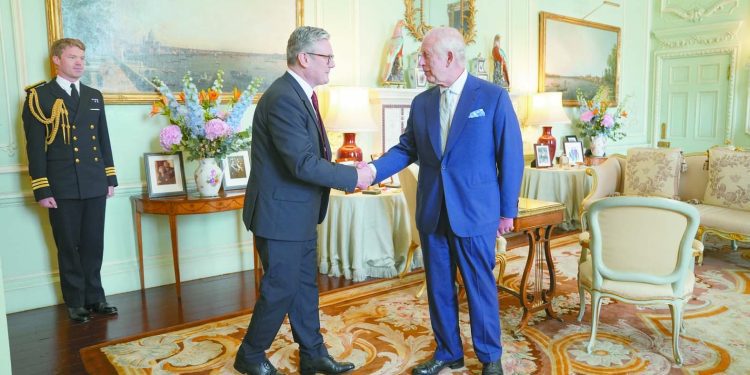 حان وقت التغيير: عمال بريطانيا يسكنون «10داونينج ستريت» 1 - جريدة الجمهورية حان وقت التغيير: عمال بريطانيا يسكنون «10داونينج ستريت»