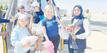 خبراء الطيران يضعون روشتة تحقيق الهدف:  رفع كفاءة المطارات وإنشاء صالات جديدة وتحسين خدمات الراكاب