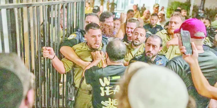 جوانتانامو إسرائيل.. شاهد على الانتهاكات اغتصاب وتعذيب وبتر وقتل.. والاحتلال يبيض وجهه من فظائعه فى غزة