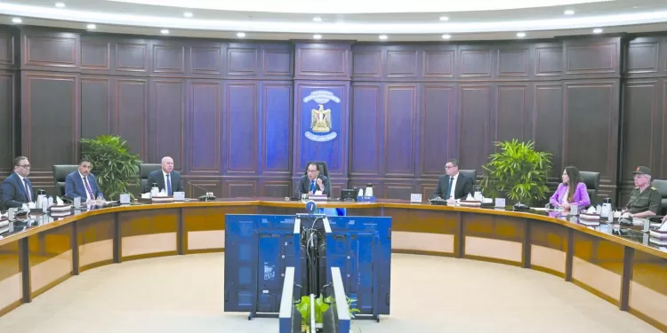 فى اجتماع بمقر الحكومة بمدينة العلمين الجديدة: مدبولى يستعرض إجراءات تسليم المرحلة الأولى لــ «رأس الحكمة»