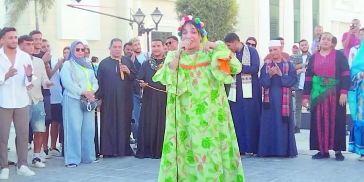 الفنون الشعبية.. البسمة على شاطئ البحر