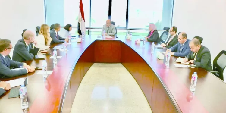 «عصمت»يبحث مع وفد بنك الإعمار والتنمية الربط مع أوروبا: خطة عاجلة لإنتاج الكهرباء من المصادر المتجددة 1 - جريدة الجمهورية «عصمت»يبحث مع وفد بنك الإعمار والتنمية الربط مع أوروبا: خطة عاجلة لإنتاج الكهرباء من المصادر المتجددة