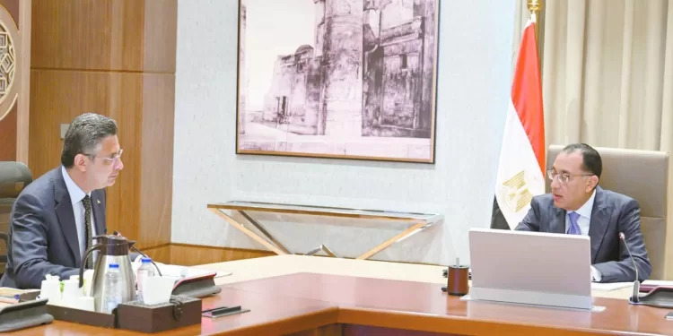 تنسيق بين جميع أجهزة الدولة لضبط حركة الأسواق: توفير كافة السلع بأسعار مناسبة 